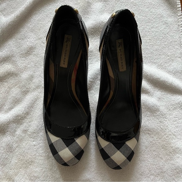 Burberry Black, White, & Beige Plaid W/ Patent Leather Trim Detail Heels Sz 37.5 - Picture 2 of 10